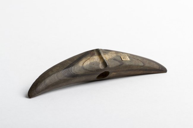 Curved Pick Bannerstone, Glenn Falls, New York, 6,000 – 1,000 BCE, banded slate, h. 2.7, w. 13.6 cm; AMNH DN/128 (Photography Courtesy of Anna Blume, 2017)